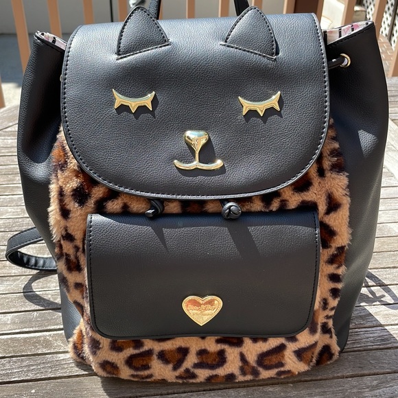 Betsey Johnson Handbags - Betsey Johnson Leopard Backpack EUC